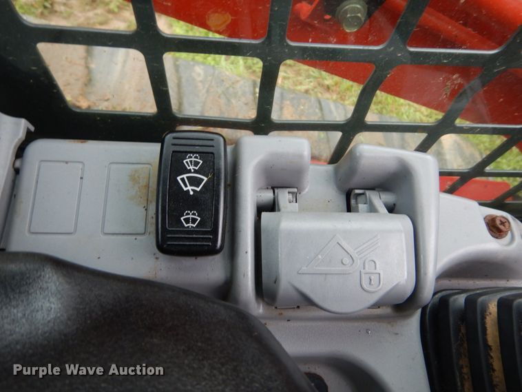 image for item IT9154 2011 Kubota SVL90  tracked skid steer loader