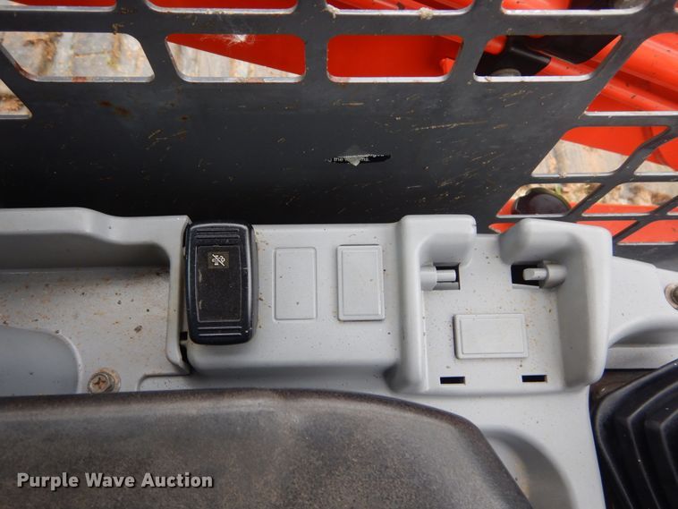 image for item IT9155 Kubota SVL90-2  tracked skid steer loader