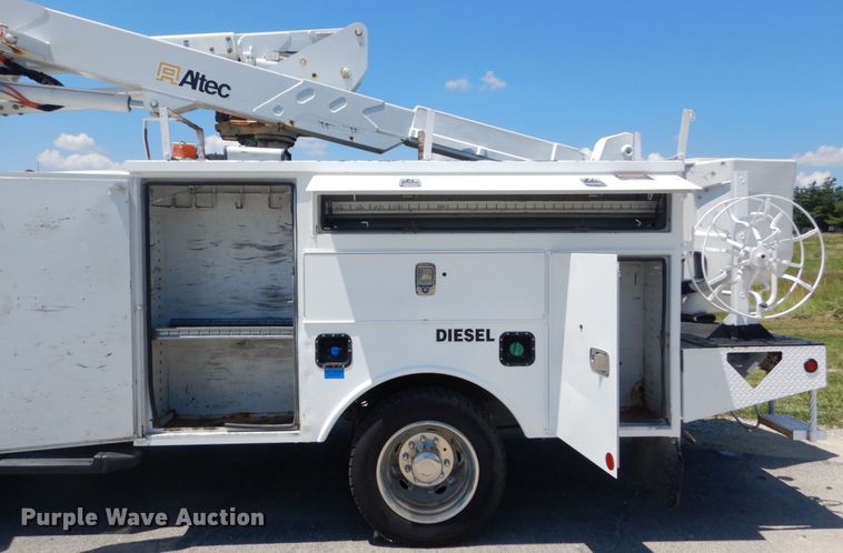 image for item IT9170 2012 Ford F550 Super Duty XL  bucket truck