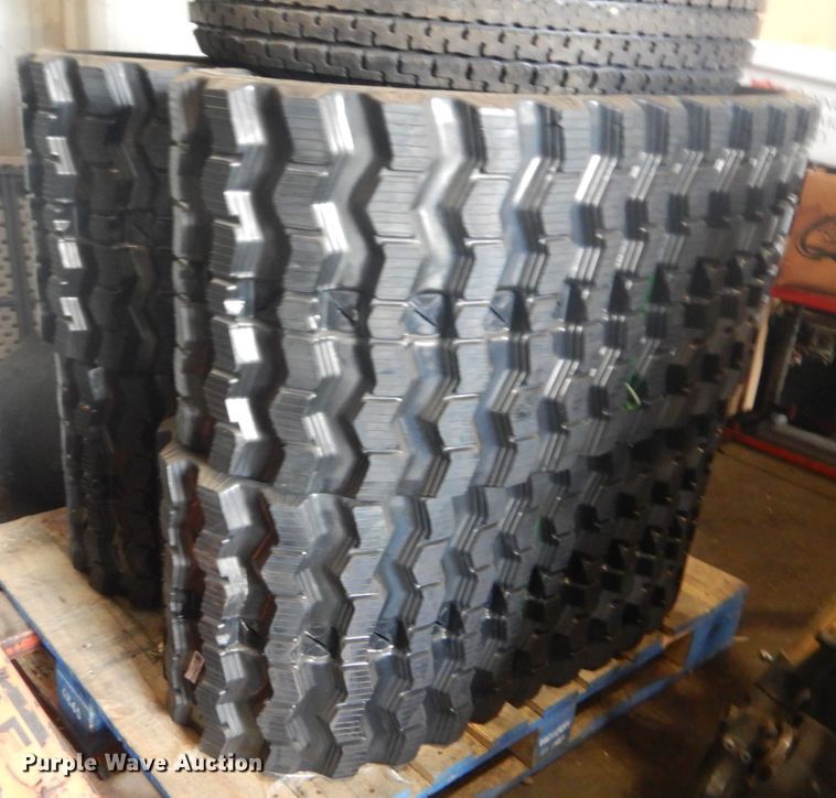 image for item IT9178 2019 Takeuchi TL12R2  tracked skid steer loader