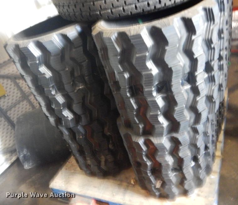 image for item IT9178 2019 Takeuchi TL12R2  tracked skid steer loader