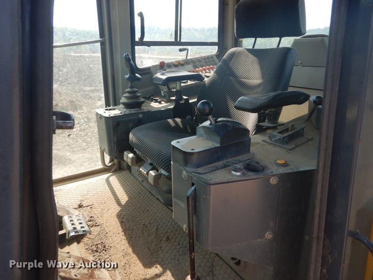 image for item IT9180 2007 John Deere 755C Series II  track loader