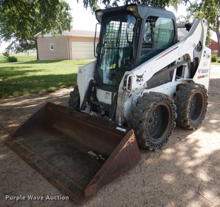 image for item JY9815 2014 Bobcat S590  skid steer loader