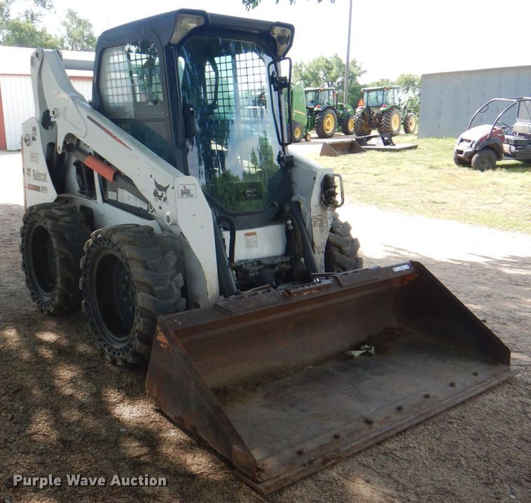 image for item JY9815 2014 Bobcat S590  skid steer loader