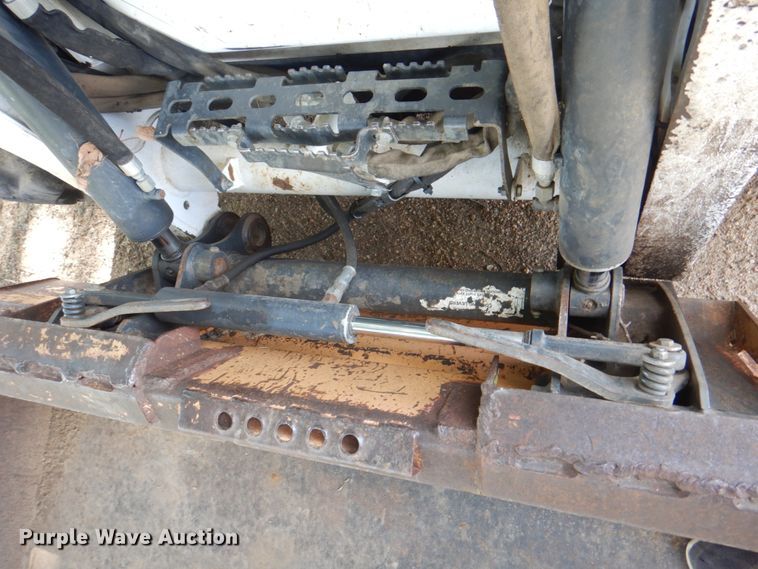 image for item JY9815 2014 Bobcat S590  skid steer loader