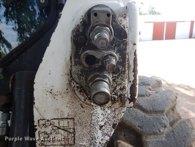 image for item JY9815 2014 Bobcat S590  skid steer loader