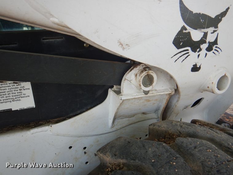 image for item JY9815 2014 Bobcat S590  skid steer loader