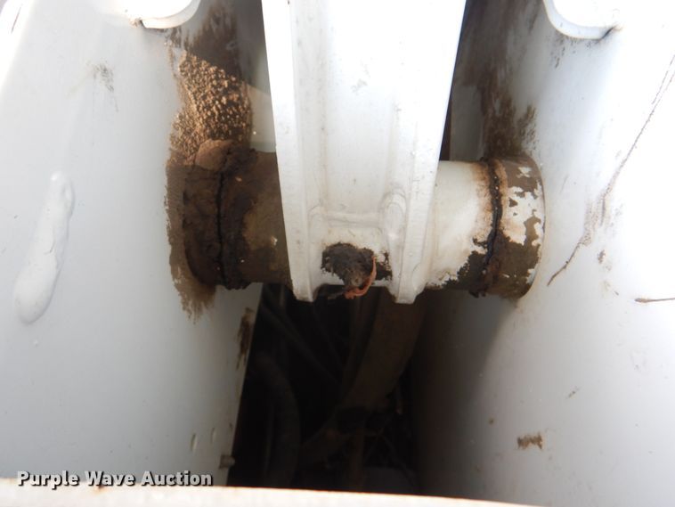 image for item JY9815 2014 Bobcat S590  skid steer loader