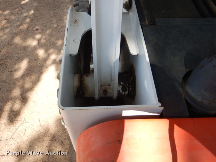 image for item JY9815 2014 Bobcat S590  skid steer loader