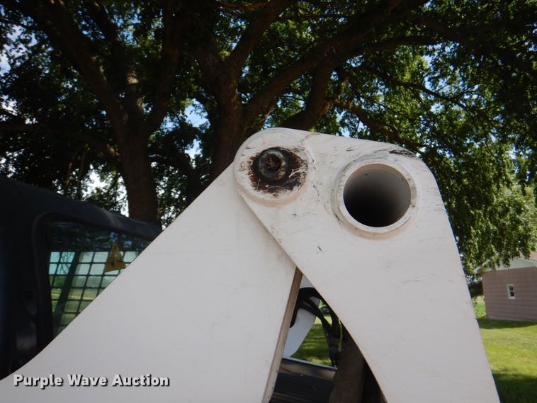 image for item JY9815 2014 Bobcat S590  skid steer loader