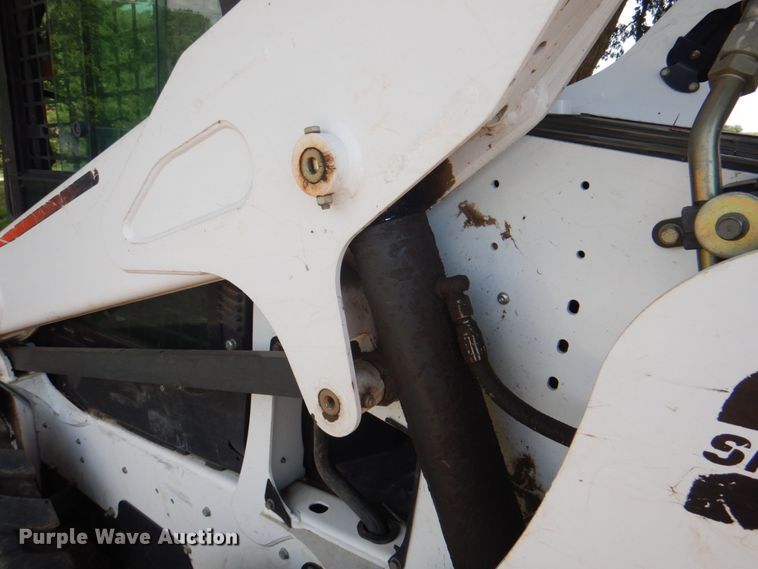 image for item JY9815 2014 Bobcat S590  skid steer loader