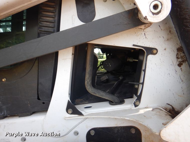 image for item JY9815 2014 Bobcat S590  skid steer loader