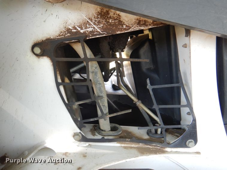 image for item JY9815 2014 Bobcat S590  skid steer loader