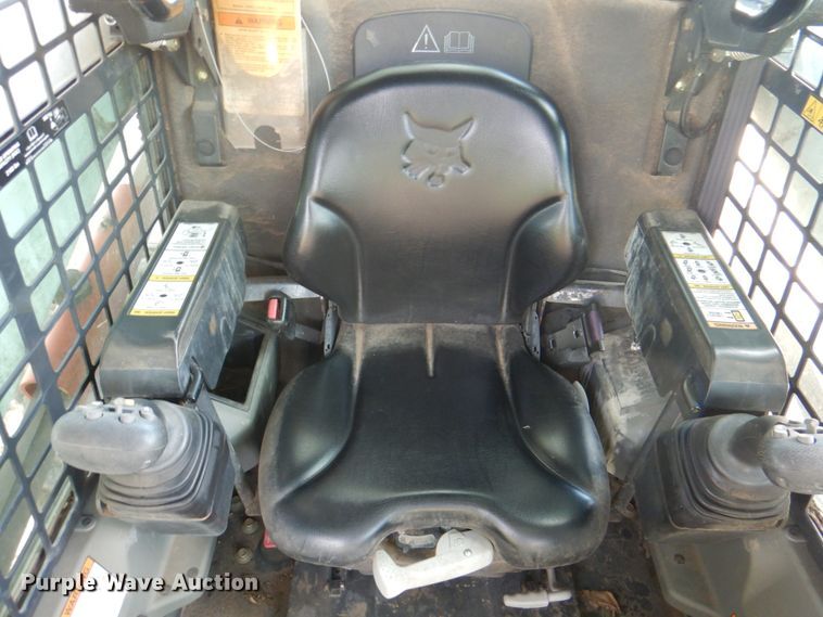 image for item JY9815 2014 Bobcat S590  skid steer loader