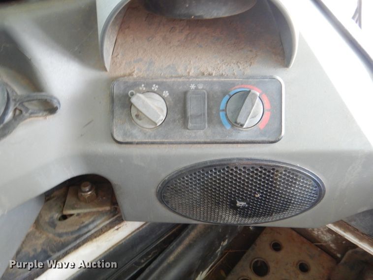 image for item JY9815 2014 Bobcat S590  skid steer loader