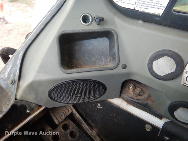 image for item JY9815 2014 Bobcat S590  skid steer loader