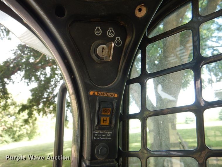 image for item JY9815 2014 Bobcat S590  skid steer loader