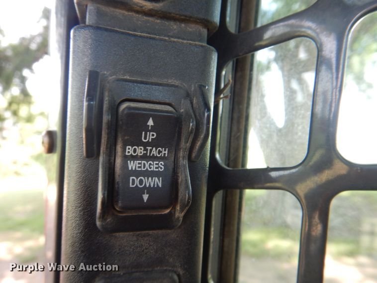 image for item JY9815 2014 Bobcat S590  skid steer loader