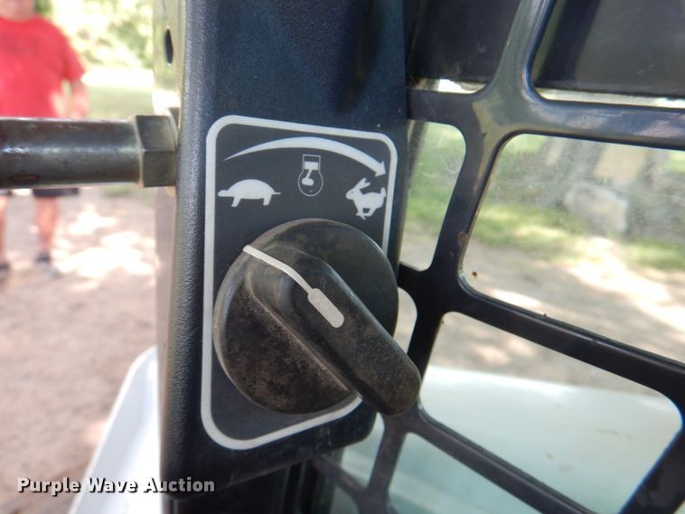 image for item JY9815 2014 Bobcat S590  skid steer loader