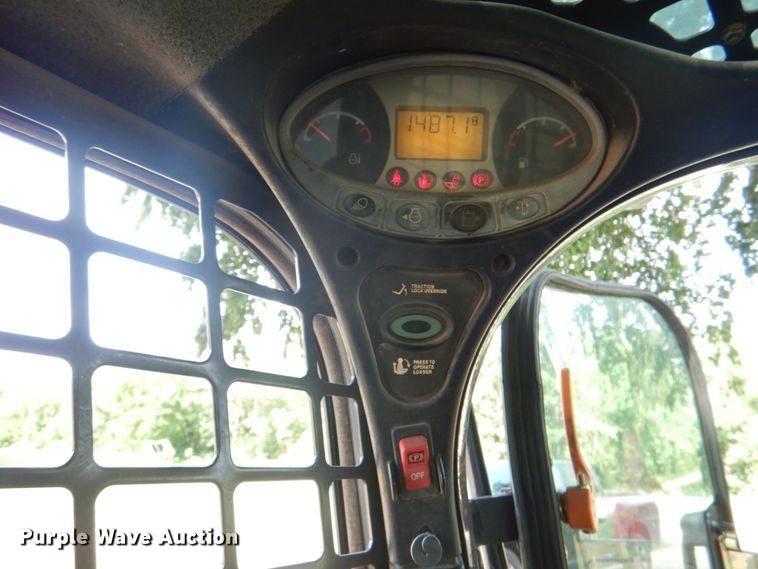 image for item JY9815 2014 Bobcat S590  skid steer loader