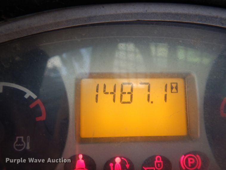 image for item JY9815 2014 Bobcat S590  skid steer loader