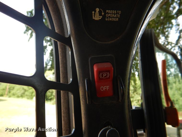 image for item JY9815 2014 Bobcat S590  skid steer loader