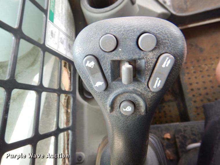 image for item JY9815 2014 Bobcat S590  skid steer loader