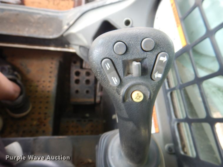 image for item JY9815 2014 Bobcat S590  skid steer loader