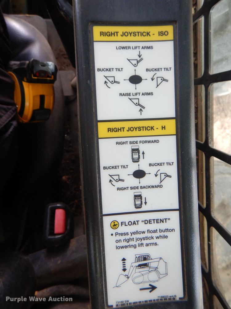 image for item JY9815 2014 Bobcat S590  skid steer loader