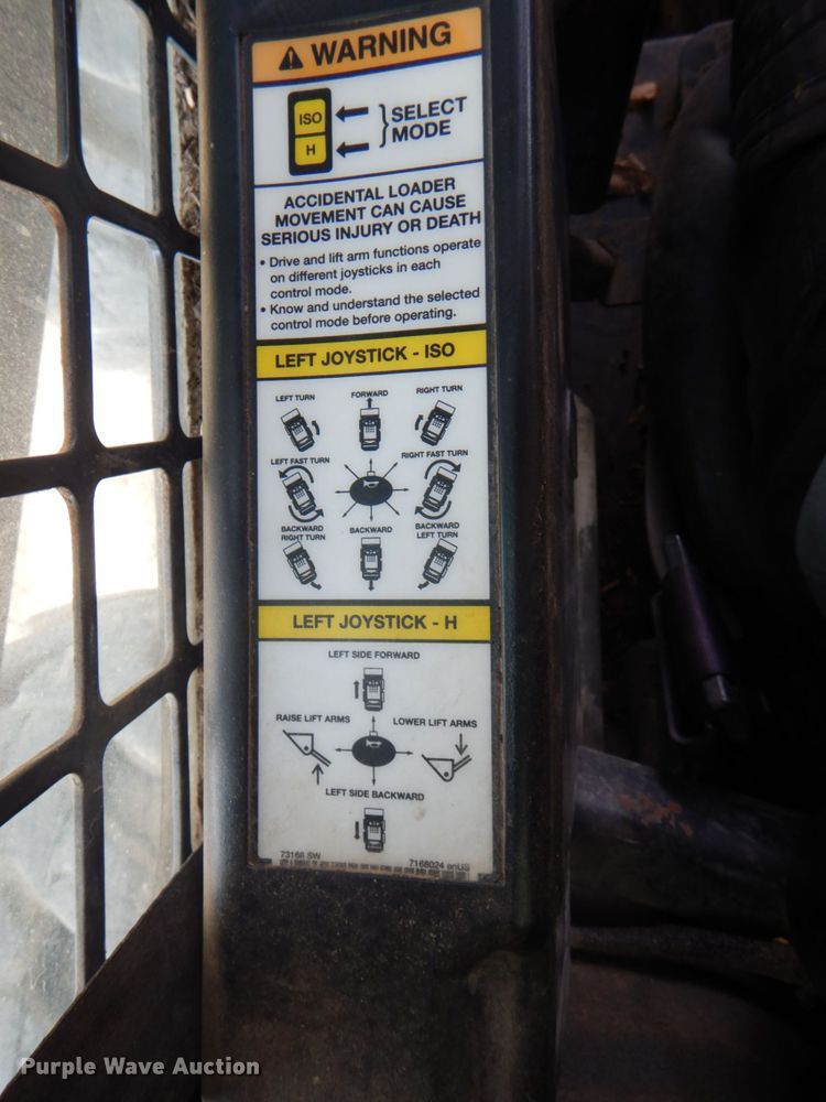 image for item JY9815 2014 Bobcat S590  skid steer loader