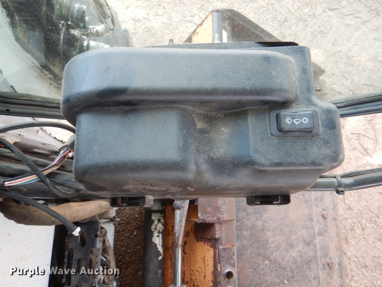 image for item JY9815 2014 Bobcat S590  skid steer loader