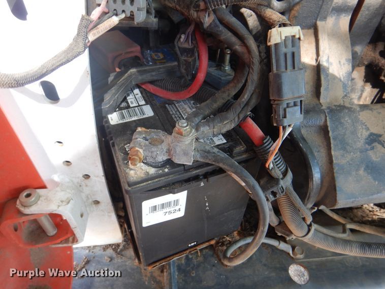 image for item JY9815 2014 Bobcat S590  skid steer loader