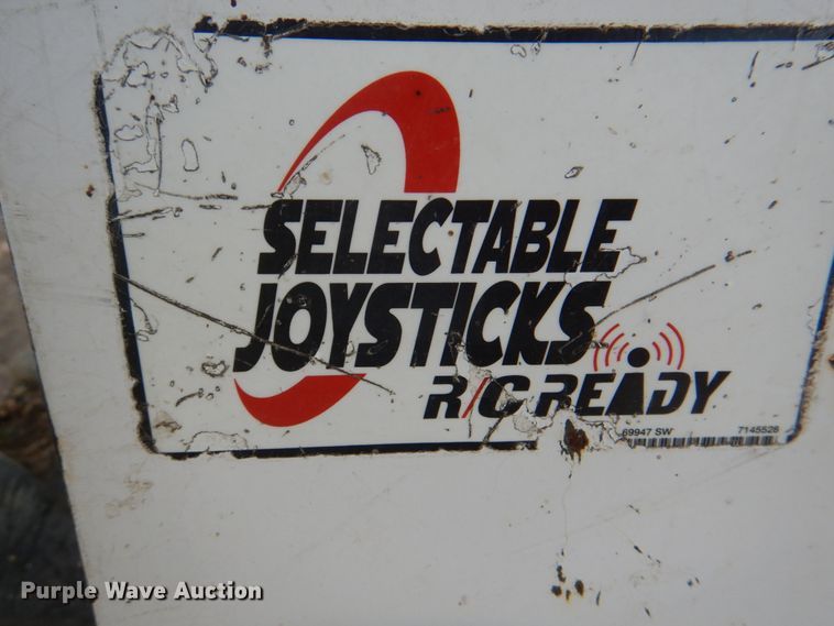 image for item JY9815 2014 Bobcat S590  skid steer loader