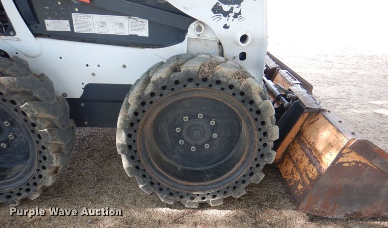 image for item JY9815 2014 Bobcat S590  skid steer loader