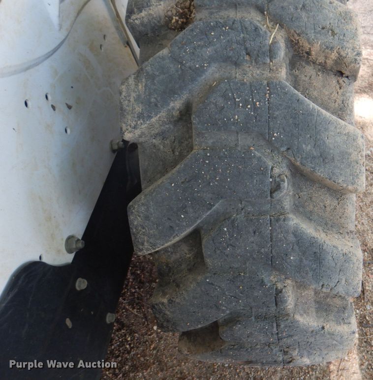 image for item JY9815 2014 Bobcat S590  skid steer loader