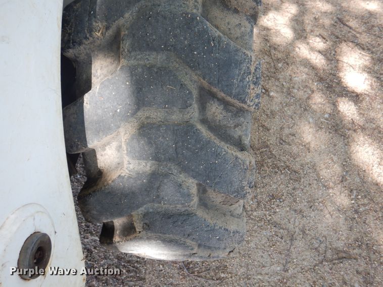 image for item JY9815 2014 Bobcat S590  skid steer loader