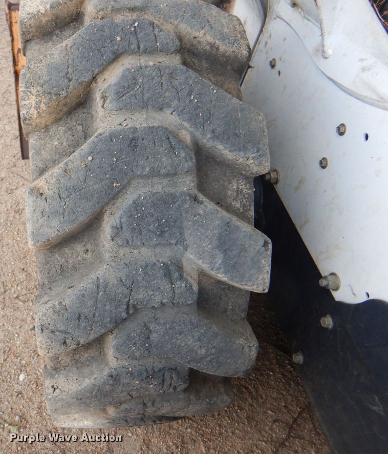 image for item JY9815 2014 Bobcat S590  skid steer loader