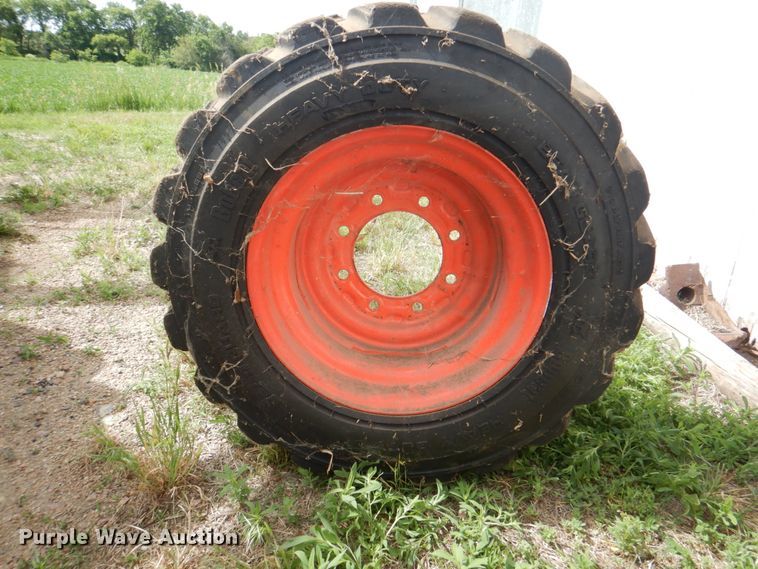 image for item JY9815 2014 Bobcat S590  skid steer loader