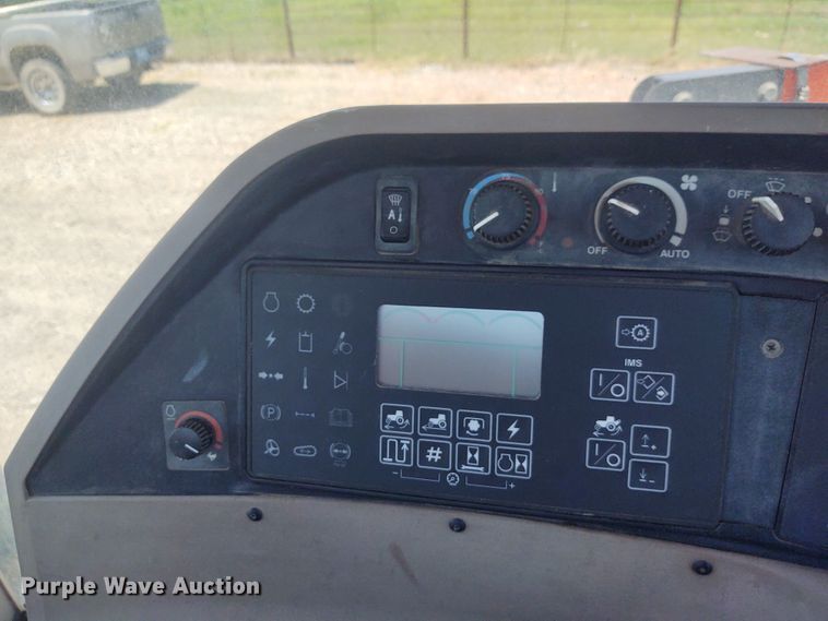 image for item BY9336 2000 John Deere 8410T  tractor