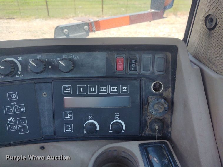 image for item BY9336 2000 John Deere 8410T  tractor