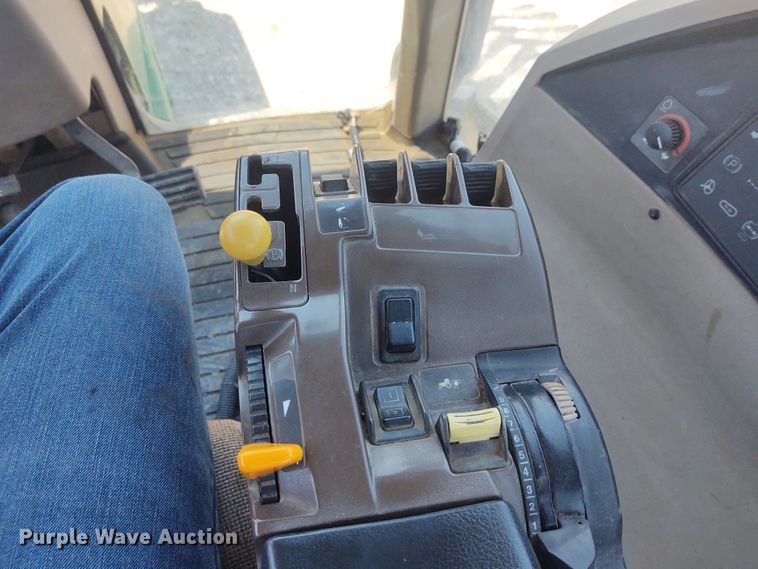 image for item BY9336 2000 John Deere 8410T  tractor