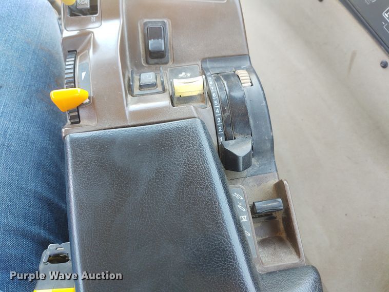 image for item BY9336 2000 John Deere 8410T  tractor