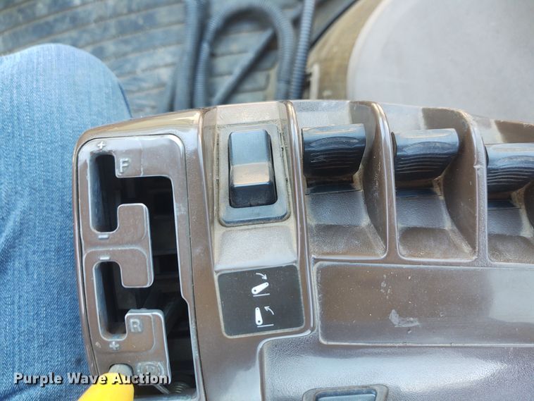 image for item BY9336 2000 John Deere 8410T  tractor