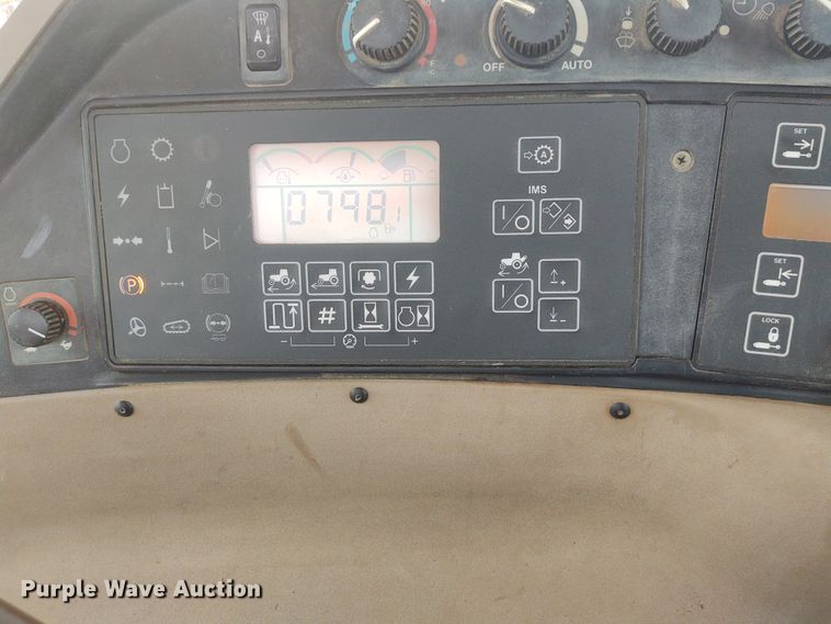 image for item BY9336 2000 John Deere 8410T  tractor