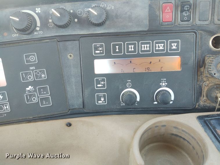 image for item BY9336 2000 John Deere 8410T  tractor