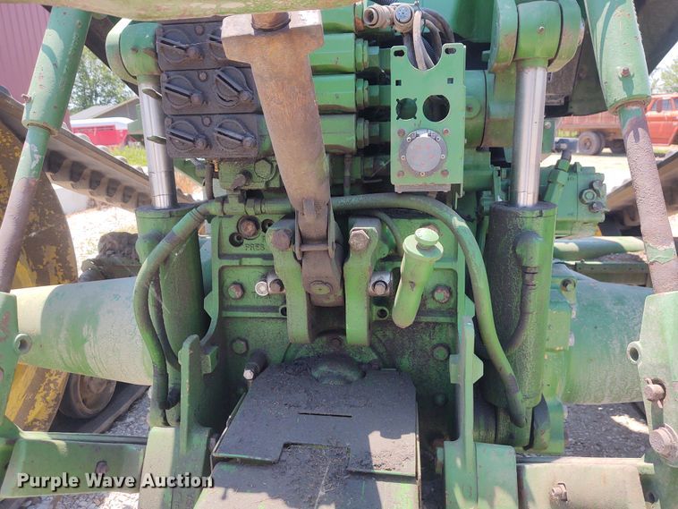 image for item BY9336 2000 John Deere 8410T  tractor