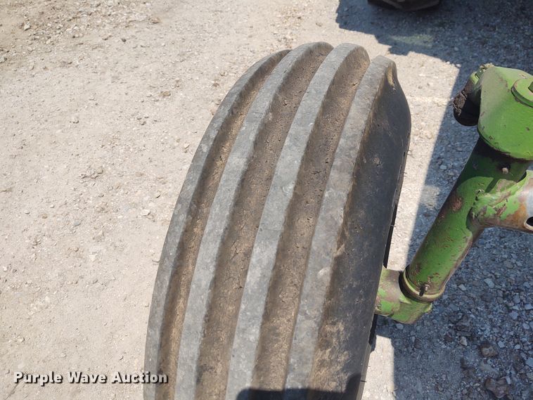 image for item BY9337 John Deere 4320  tractor