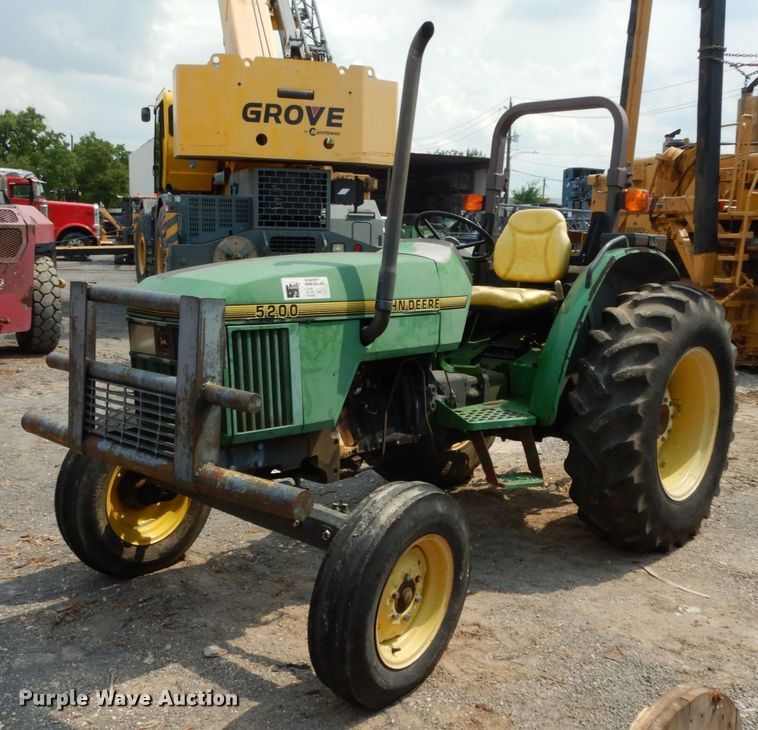 image for item DC2061 1992 John Deere 5200  tractor