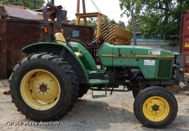 image for item DC2061 1992 John Deere 5200  tractor