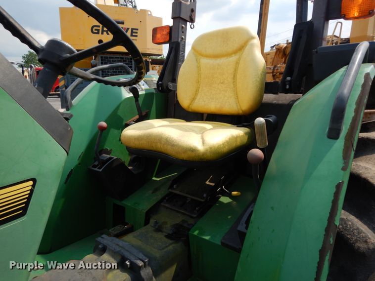 image for item DC2061 1992 John Deere 5200  tractor
